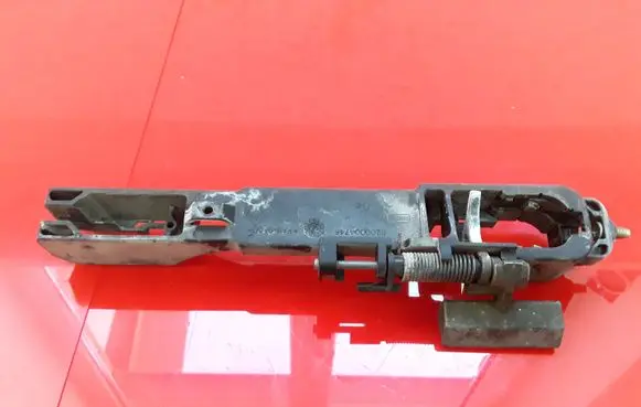 Rear door exterior handle/bracket
