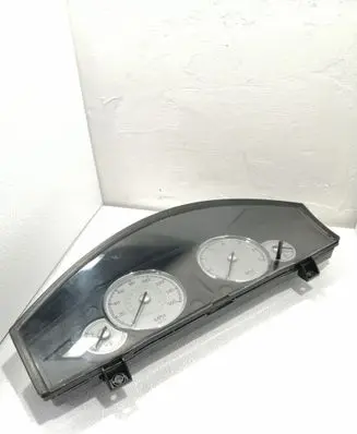 Chrysler 300 - 300C Speedometer (instrument cluster) P0517205AE