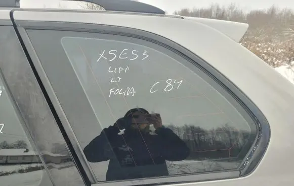 BMW X5 E53 Rear side window 