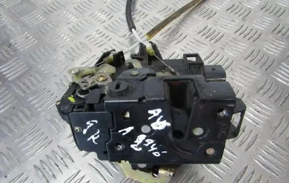 Audi A6 S6 C5 4B Rear door lock 4B0839015B