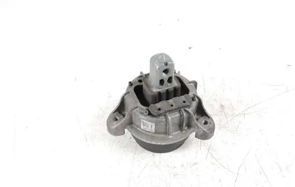 BMW 5 F10 F11 Engine mount bracket 6785602