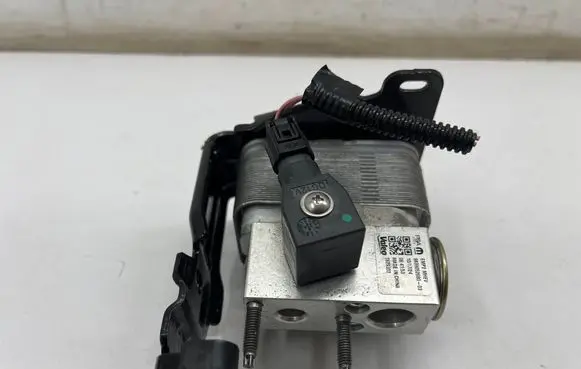 Opel Grandland X A/C cooling radiator (condenser) 9839052680