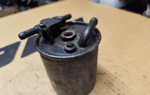 Jeep Grand Cherokee (WJ) Fuel filter housing 