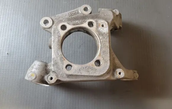 Ford Fusion II Rear wheel hub DG9C5B759A