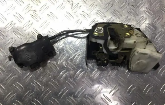 Mitsubishi Pajero Front door lock