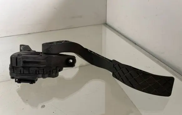 Audi A4 S4 B6 8E 8H Accelerator throttle pedal 8E1721523B 6PV00837601
