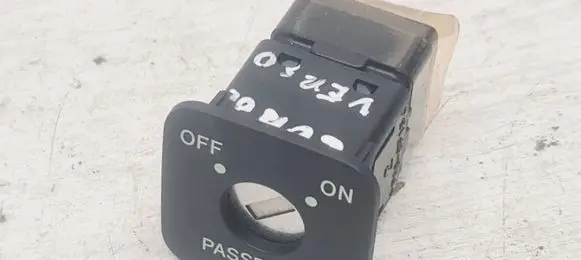 Passenger airbag on/off switch