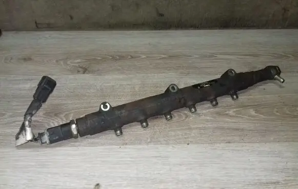 Volvo V70 Fuel main line pipe 0445215015 30622085