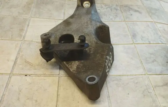 BMW 1 E81 E87 Engine mounting bracket 59280110 2211677504101