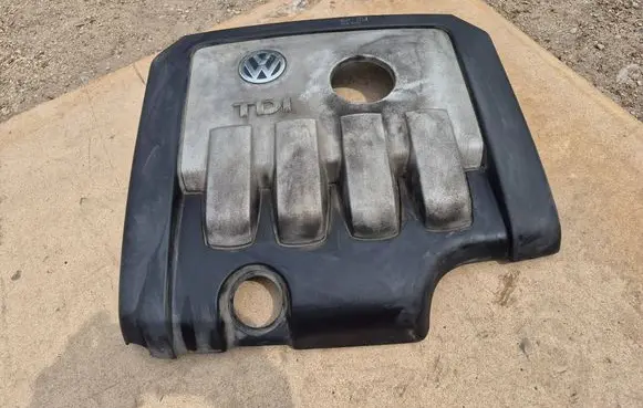 Volkswagen Touran I Engine cover (trim) 03G103925BG