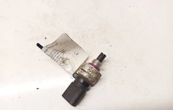 Mercedes-Benz E W211 Air conditioning (A/C) pressure sensor A2038300472