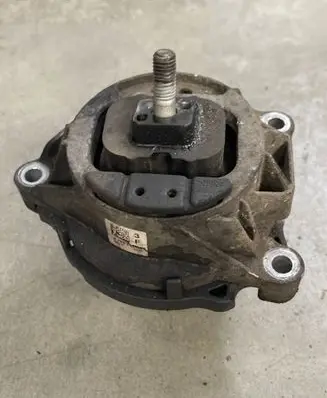 BMW 3 F30 F35 F31 Engine mount bracket 6785713