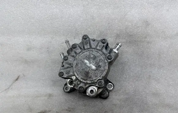 Audi A3 S3 8P Vacuum pump 03G145209