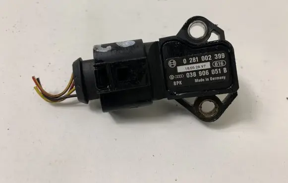 Audi A6 S6 C6 4F Air pressure sensor 0281002399 038906051B