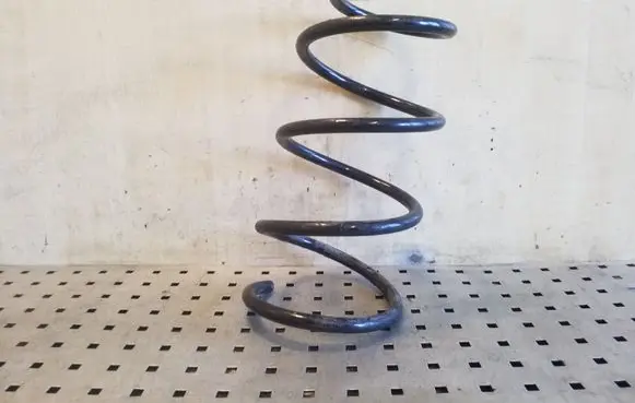 Toyota Avensis T250 Front coil spring