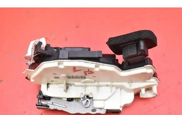 Skoda Octavia Mk3 (5E) Front door lock 5E1837015A