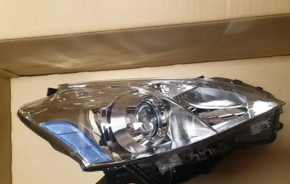 Toyota Prius+ (ZVW40) Headlight/headlamp 8113047420