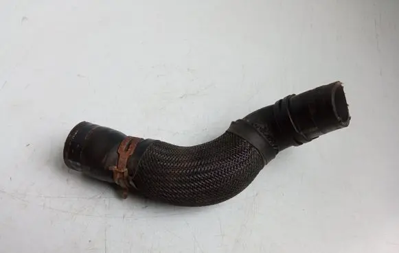 Jeep Grand Cherokee (WK) Air intake hose/pipe
