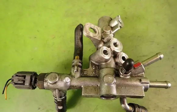 Mazda CX-5 Fuel distributor 