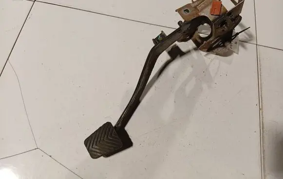 Hyundai Sonata Brake pedal 