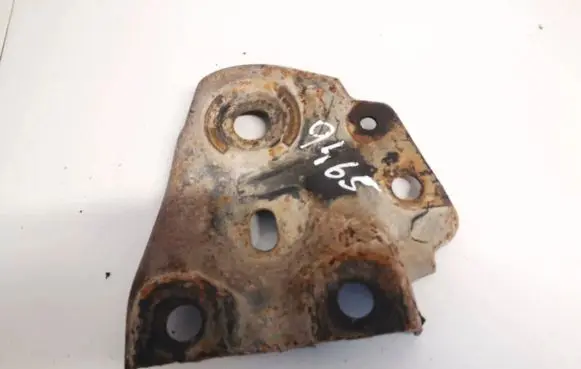 Volvo V70 Engine mounting bracket