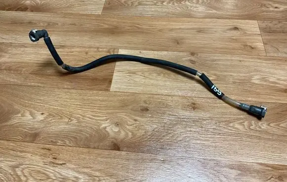 Volkswagen PASSAT B6 Fuel line pipe 