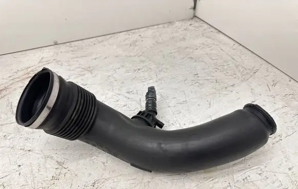 BMW 4 F32 F33 Turbo air intake inlet pipe/hose 7602651