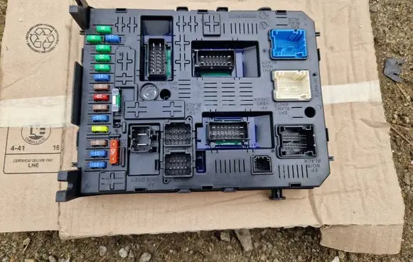 Peugeot 3008 I Comfort/convenience module 9678476880