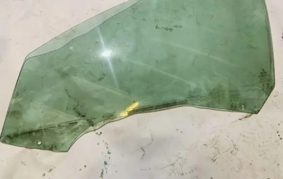 Peugeot 206 Front door window glass four-door