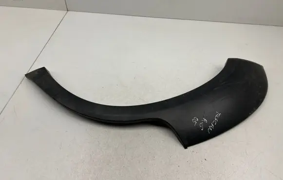 Rear fender molding trim