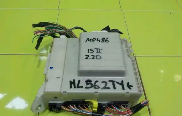 Lexus IS 220D-250-350 Fuse box set 8273053021 MP486