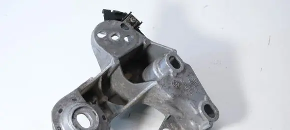 Audi A4 S4 B6 8E 8H Engine mounting bracket 8E0199352
