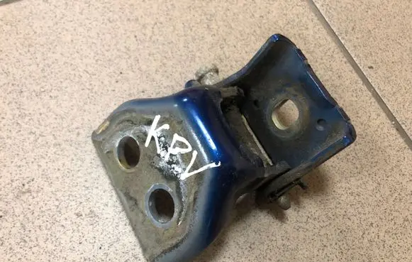 Peugeot 307 Front door upper hinge
