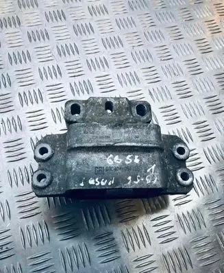 Volkswagen PASSAT B6 Engine mount bracket 3C0199555