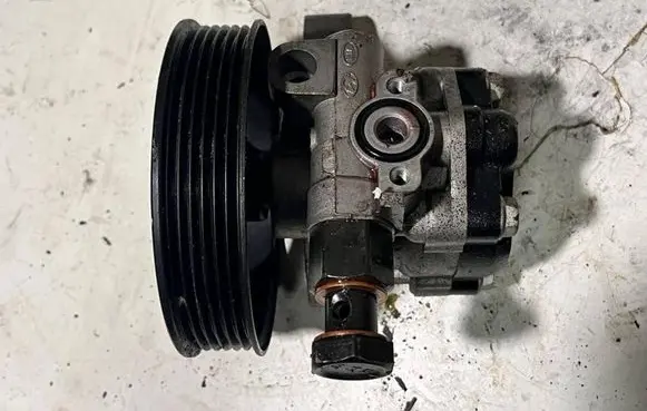 Hyundai Sonata Power steering pump 571003K100