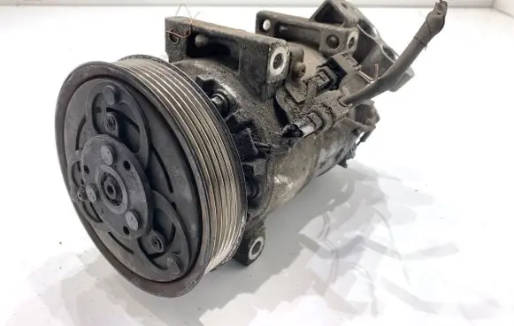 Renault Clio IV Air conditioning (A/C) compressor (pump) 926002352R