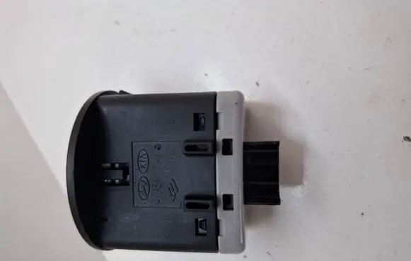 KIA Ceed Passenger airbag on/off switch 
