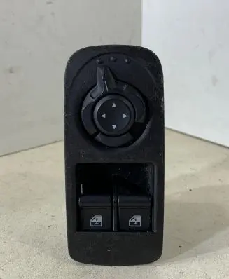 Alfa Romeo Mito Electric window control switch 30170304