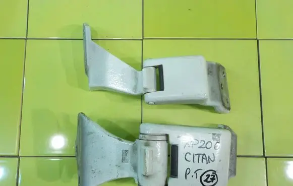 Mercedes-Benz Vito Viano W447 Front door upper hinge A4477400737 XP206
