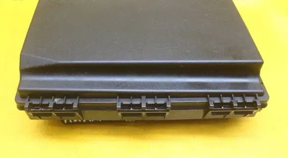 Opel Astra H Fuse module 5DK00866840 015349211D