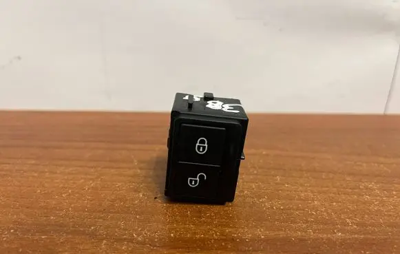 Land Rover Discovery Sport Central locking switch button FK7214017AC