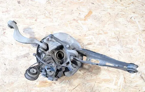 Rear wheel hub spindle/knuckle