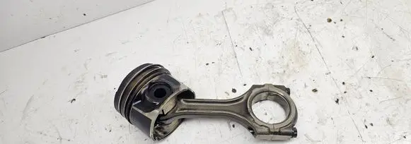 Toyota Avensis T270 Piston with connecting rod 