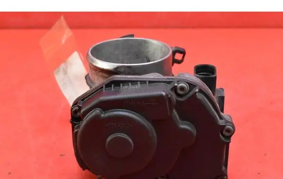 Audi A6 S6 C5 4B Throttle body valve 058133063M
