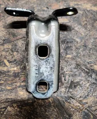Citroen C3 Aircross Rear door lower hinge P18193