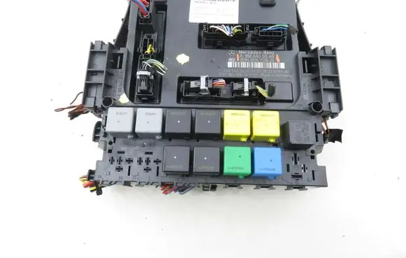 Mercedes-Benz B W245 Central body control module 5DK00872821 A1695405545