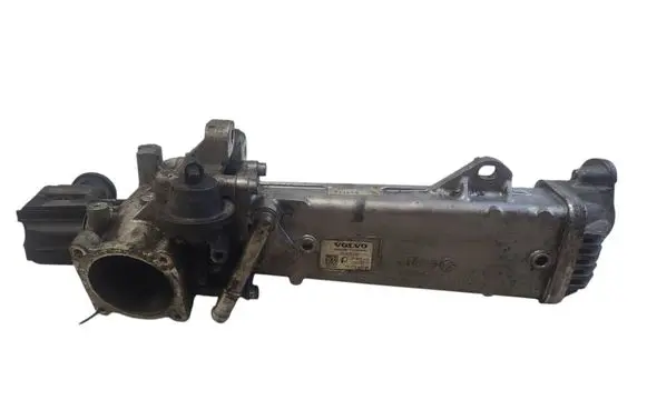 Volvo V70 EGR valve cooler 31325030 70304902 50276422