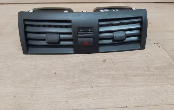 Toyota Camry Dash center air vent grill 84332-06100
