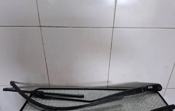 Volvo V50 Front wiper blade arm 31253997