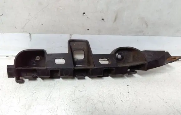 Front bumper mounting bracket